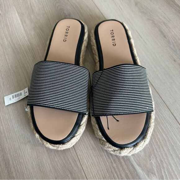 NWT! Torrid Single Band Espadrille Platform Slide Women Sz 9.5 Black & White - Picture 2 of 9